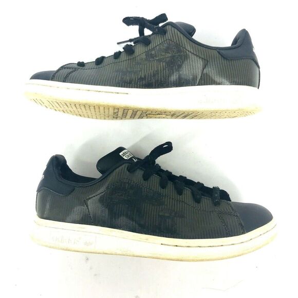 ADIDAS ORIGINALS BLACK STAR WARS EMPIRE STRIKES BACK STAN SMITH US 5.5 EUC - Picture 1 of 10
